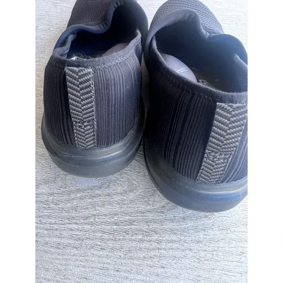 Bzees Coco Black Slip On Sneakers Womens 10M Comfort Walking Shoes Lightweight - Picture 4 of 6